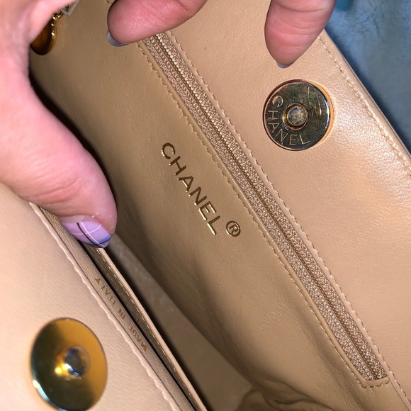 Chanel Vintage Camellia Clutch - Picture 3 of 8